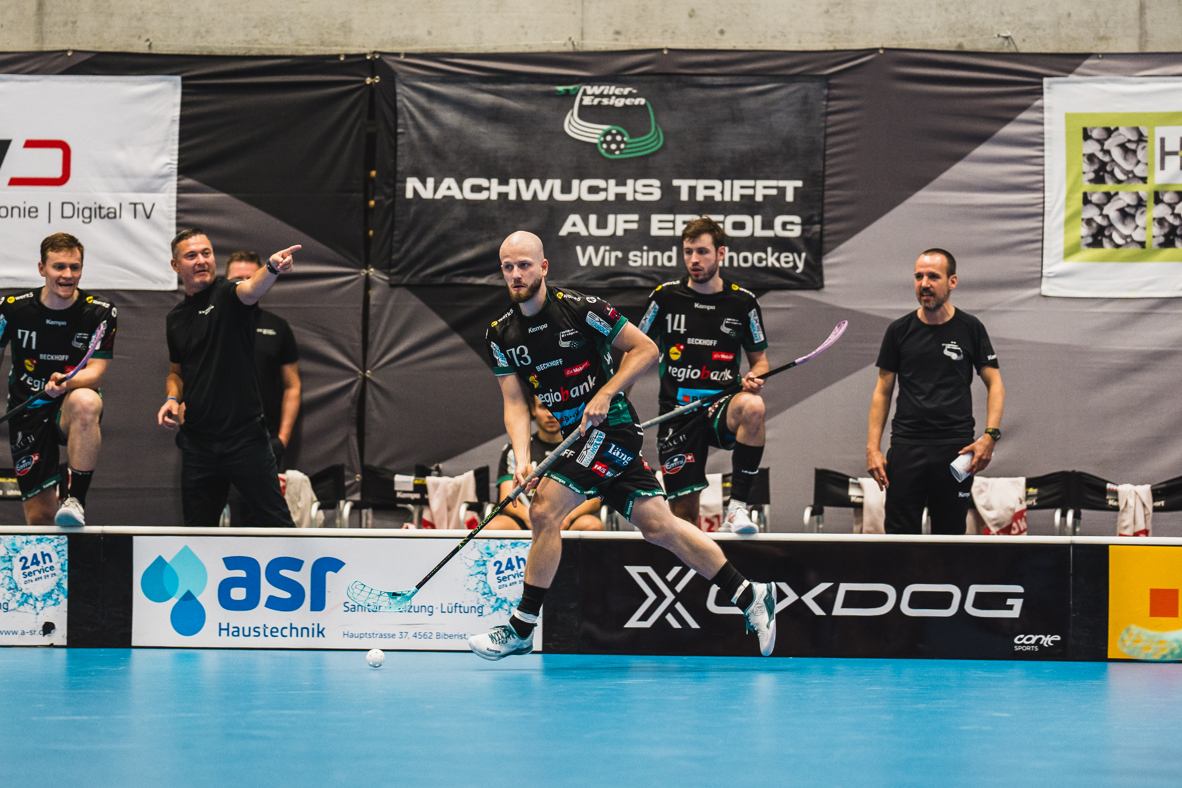 Unihockeyspieler Andrin Hollenstein im Einsatz