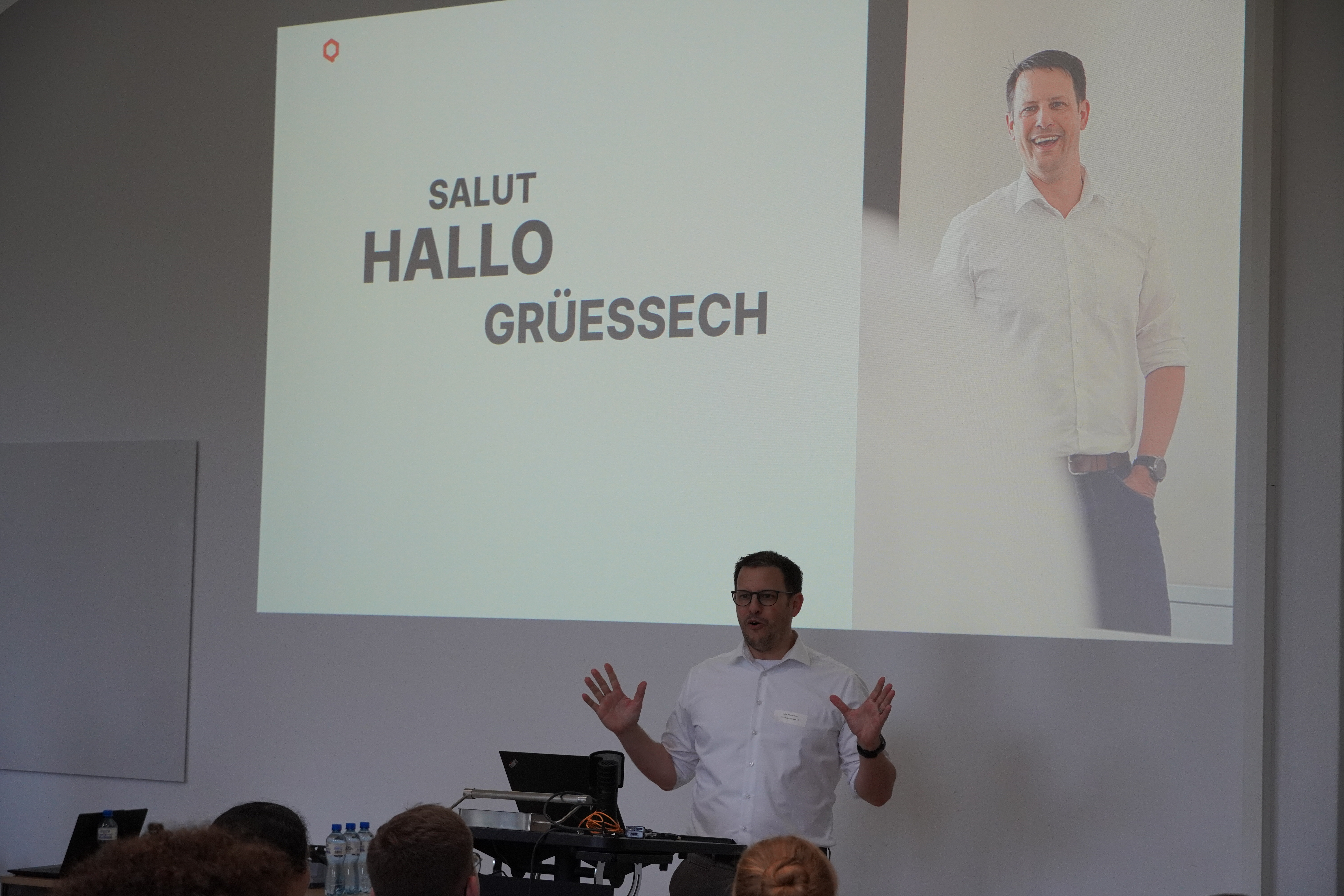 iqual CEO eröffnet den Event iqual CEO eröffnet den Event