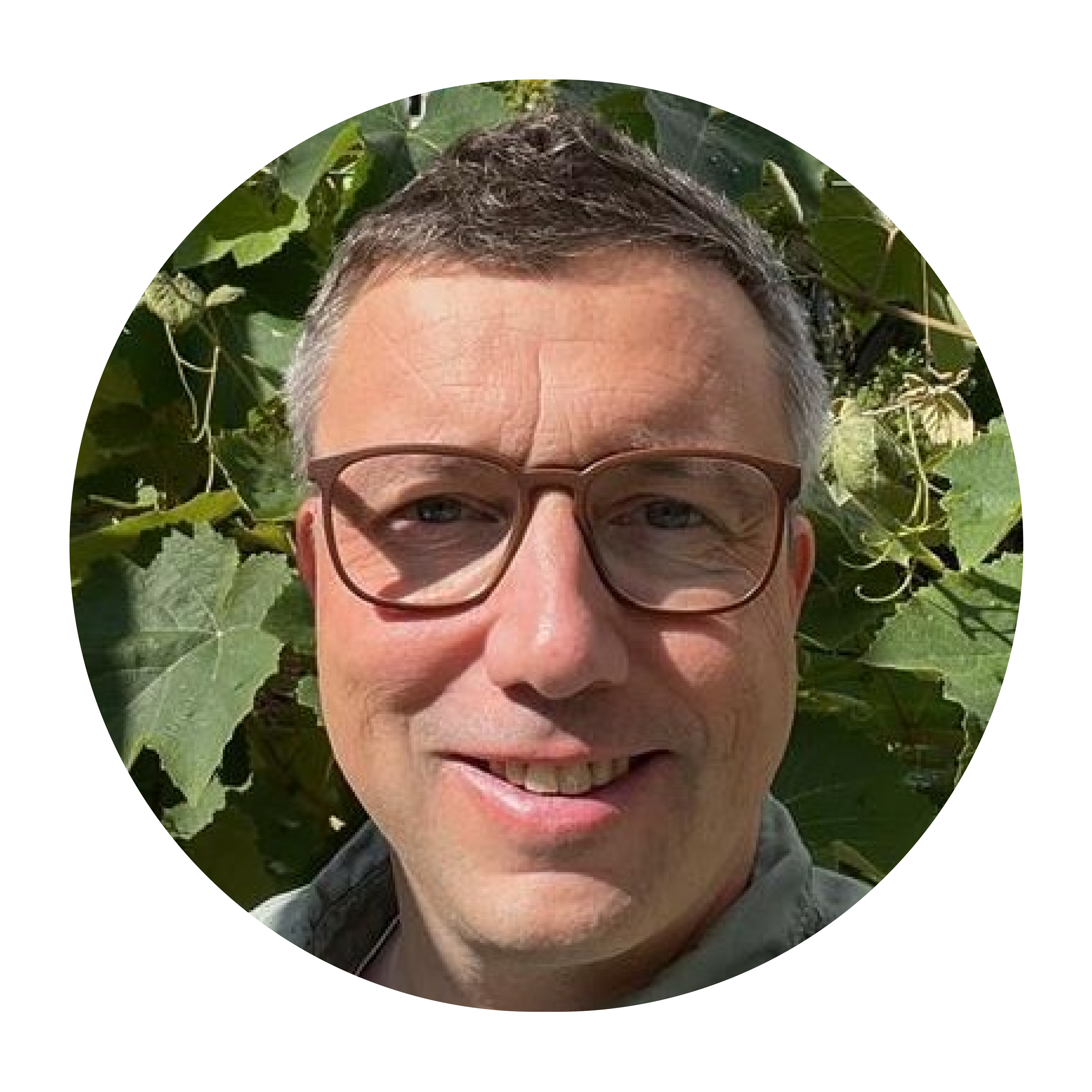 Lukas lächelt in die Kamera