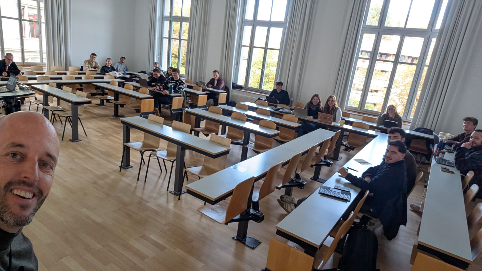 Selfie mit den Studierenden im Hörsaal