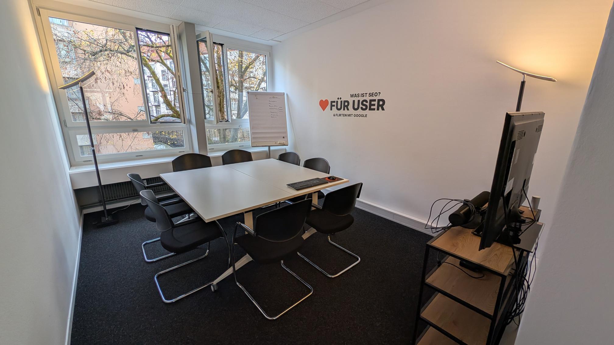 Wandtattoo an der Wand mit der Aufschrift Was ist SEO? Liebe für User und flirten mit Google