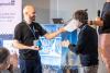 iqual Mitarbeiter nimmt den Runner up Award entgegen